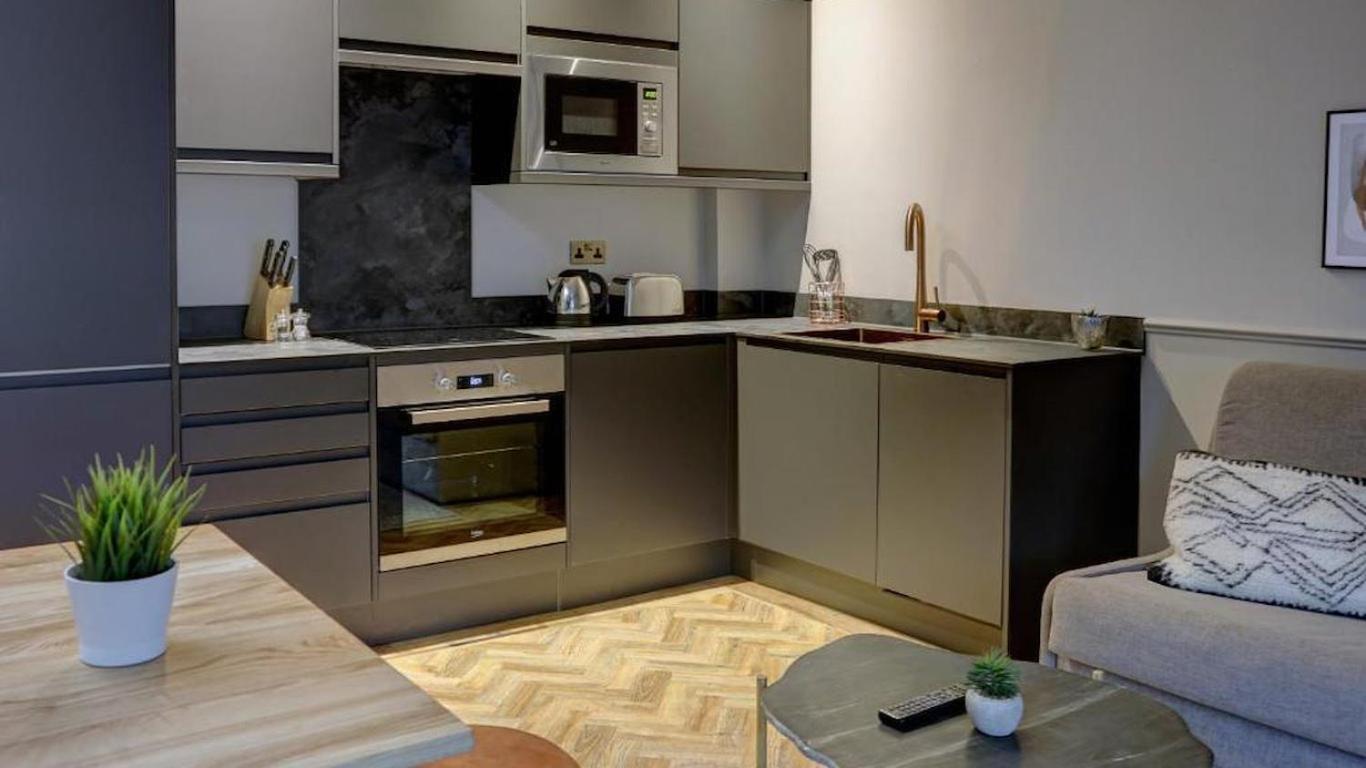 Hy Lytham St Anne'S Aparthotel Lytham St Annes Εξωτερικό φωτογραφία A kitchen in a serviced apartment